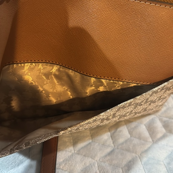 Karl Lagerfeld Paris Used Crossbody Purse With Some Corner Rubbing & Black Mark - Picture 4 of 13